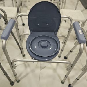 Alternative view of Commode #8801